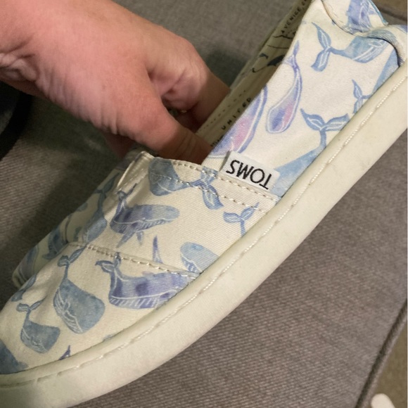 Toms retired whale slip ons. Worn once! Size 3 youth - Picture 2 of 3